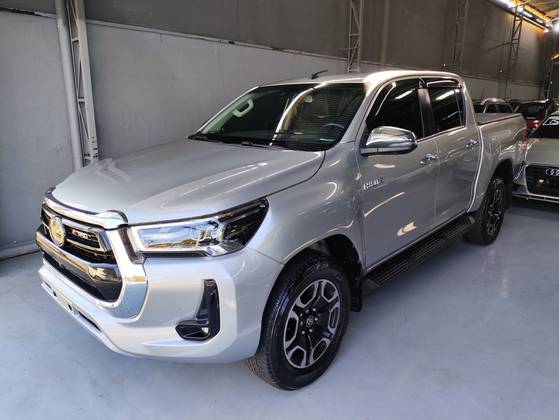 TOYOTA HILUX 2.8 D-4D TURBO DIESEL CD SRX 4X4 AUTOMÁTICO TOYOTA HILUX 2.8 D-4D TURBO DIESEL CD SRX 4X4 AUTOMÁTICO